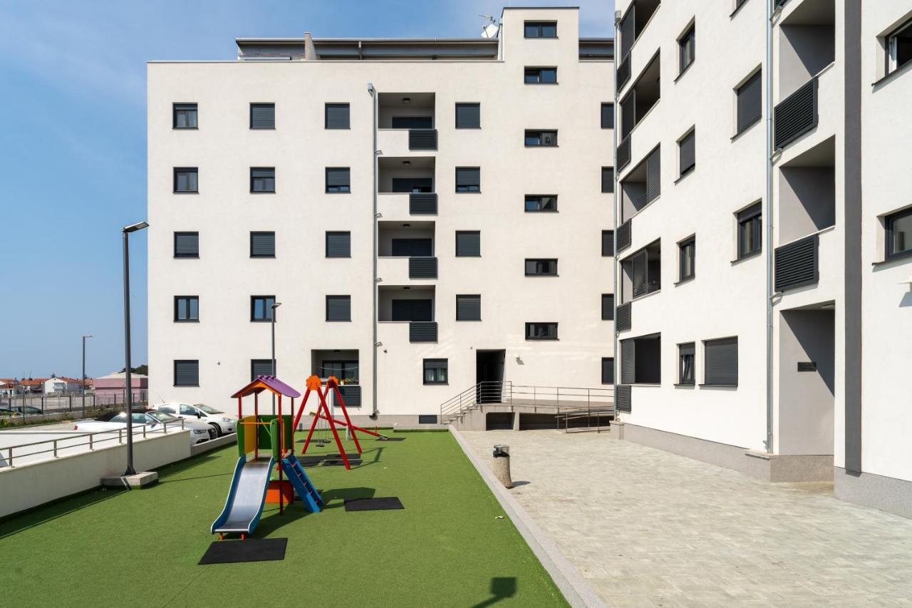 Apartment Roni + Besplatan Parking Zadar Exterior foto