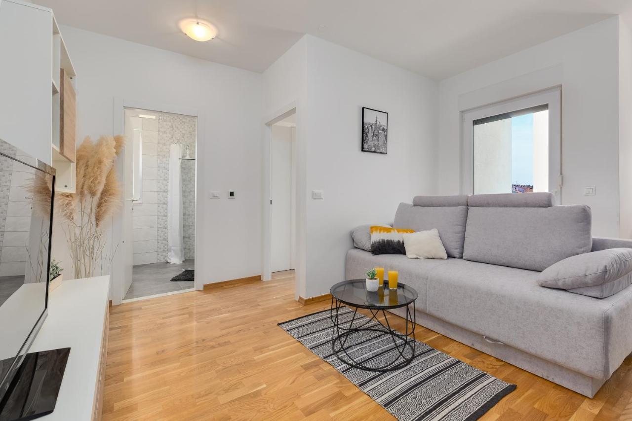 Apartment Roni + Besplatan Parking Zadar Exterior foto